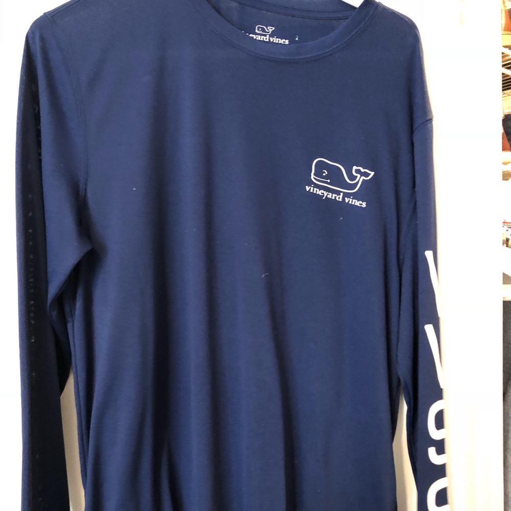 Vineyard Vines T-shirt size large